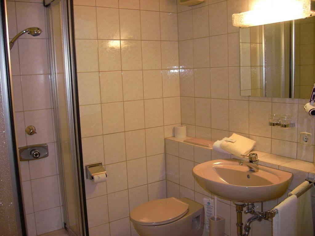 Hotel Gasthaus Zum Hirschen Симонсвалд Екстериор снимка